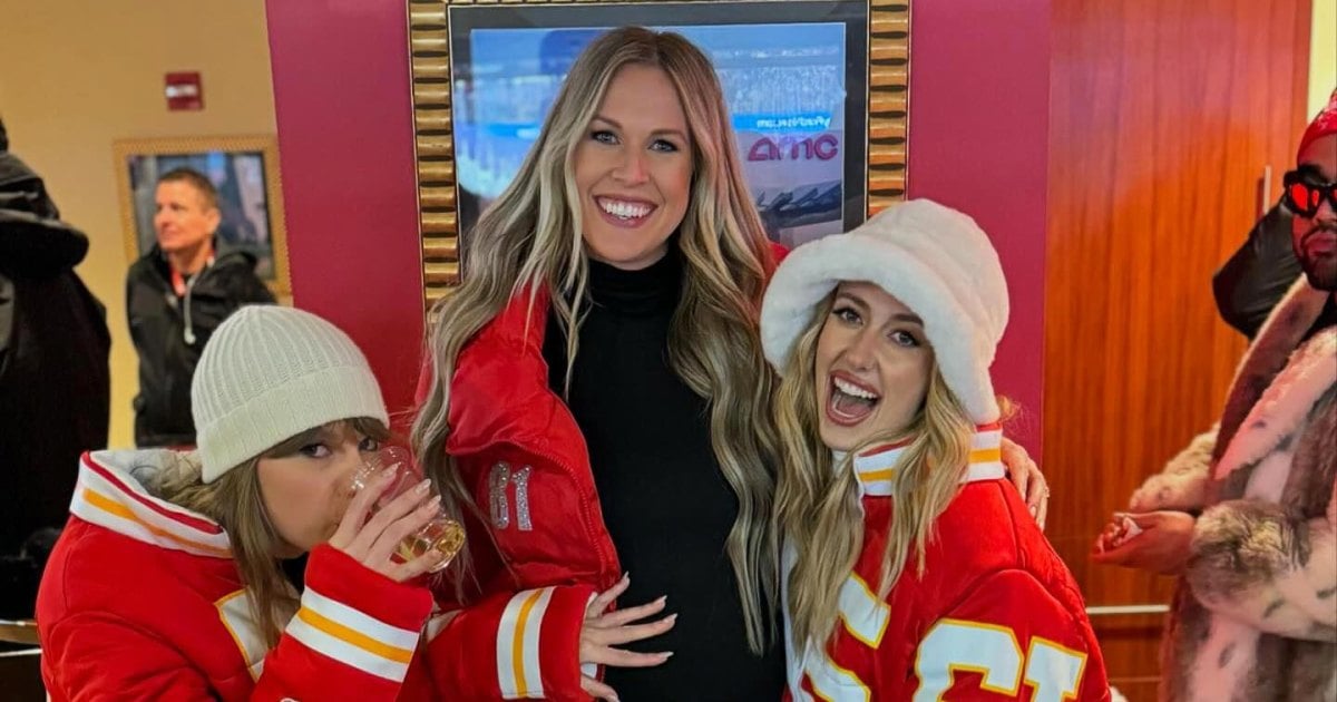 Taylor Swift, Brittany Mahomes and Lyndsay Bell Recreate Game Day Pic