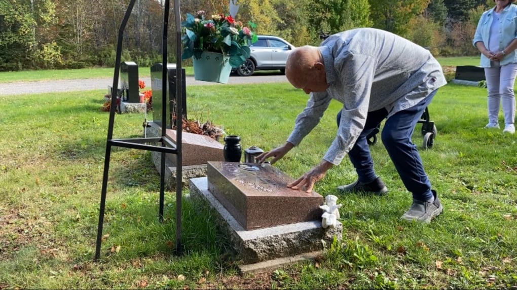 'They're devastated': Homemade memorial bench stolen from N.B. cemetery