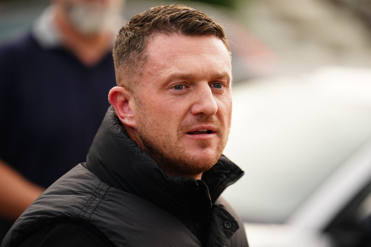 Tommy Robinson admits contempt of court at Woolwich hearing