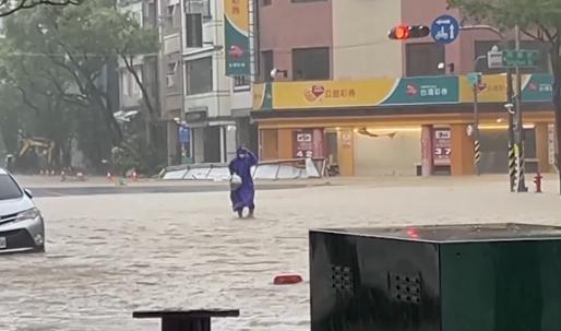 Typhoon Krathon makes landfall in Taiwan, packing fierce winds and torrential rain