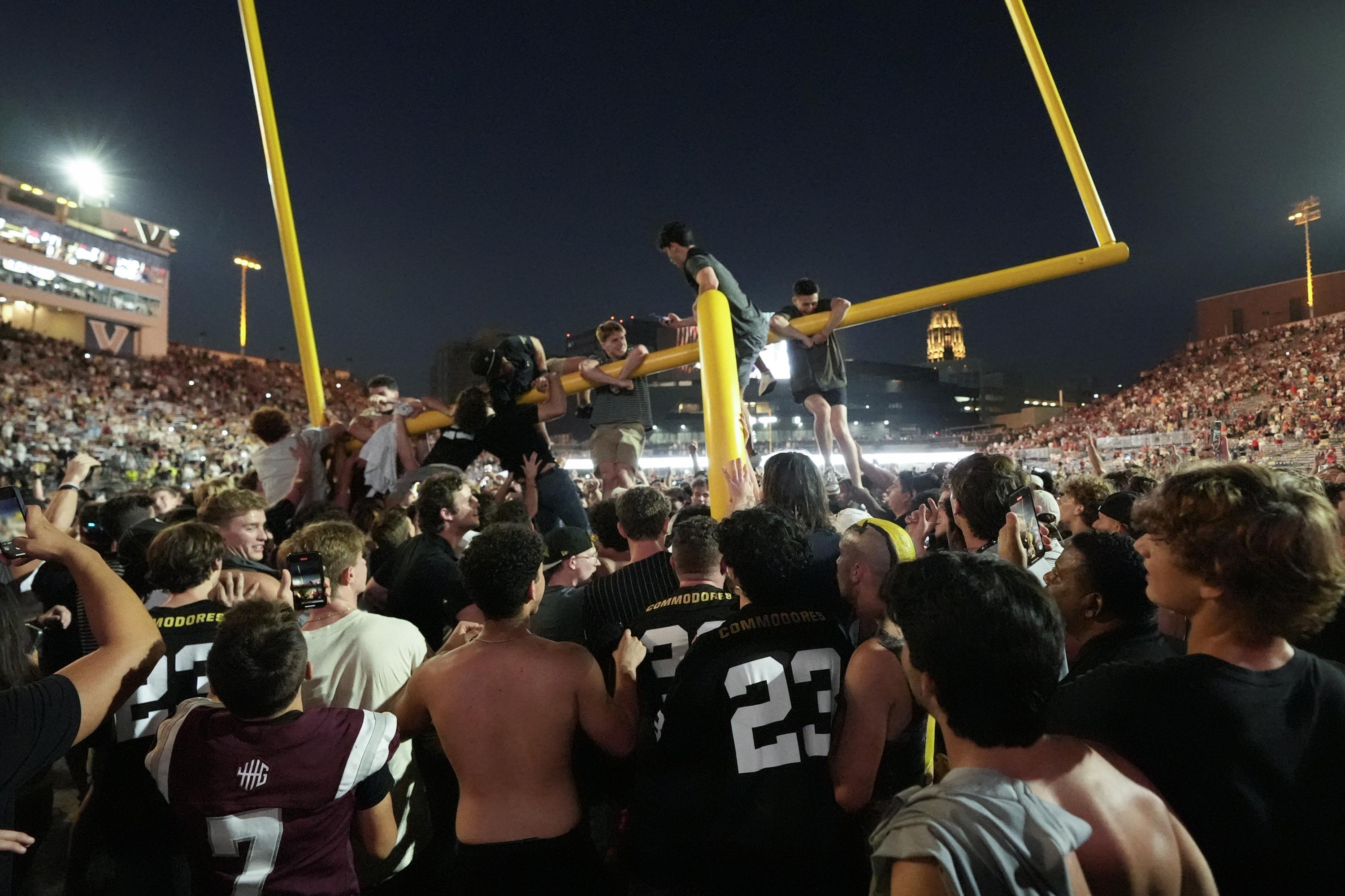 Vanderbilt takes down No. 1 Alabama 40-35 in historic college football victory