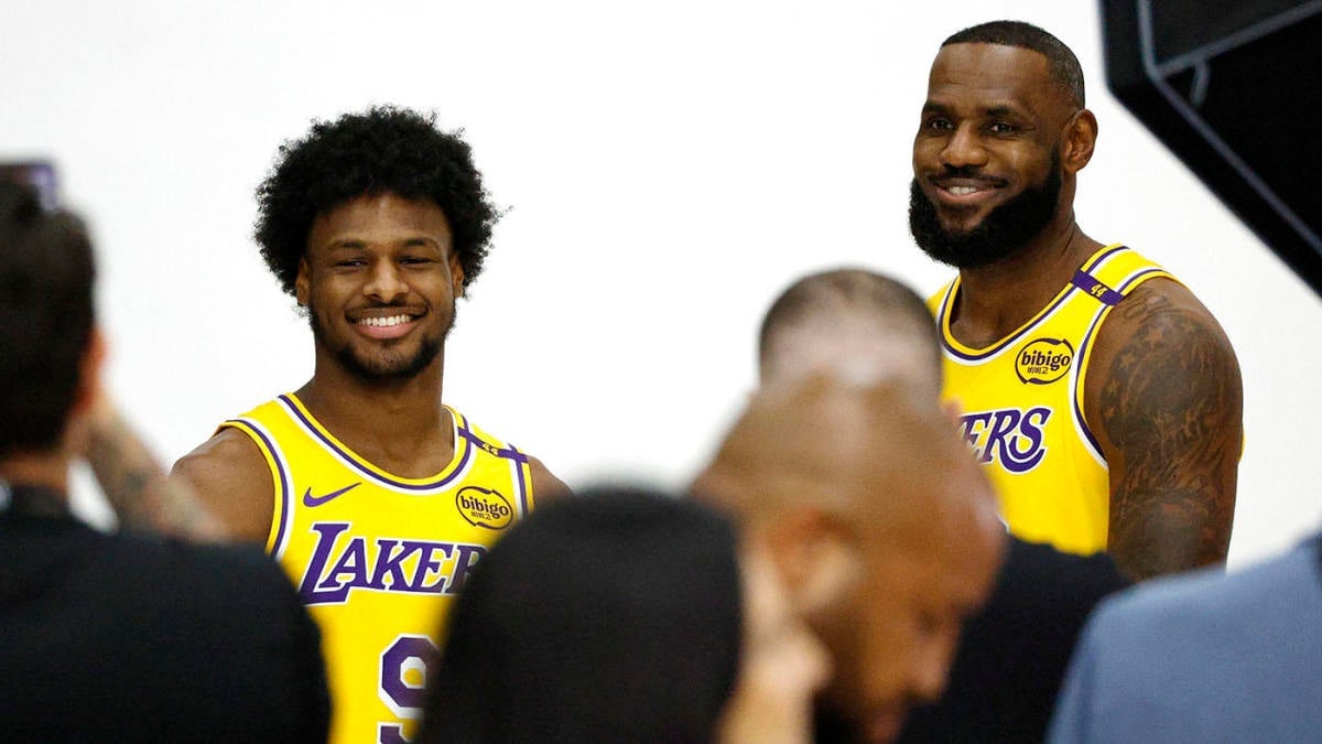  WATCH: Bronny and LeBron James share court together for first time during Lakers' preseason game 