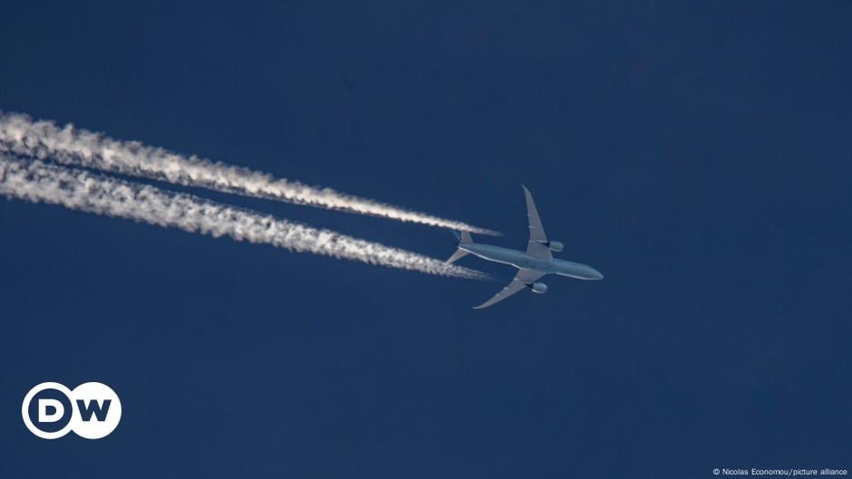 Why we should care about airplane contrails and their impact on the climate