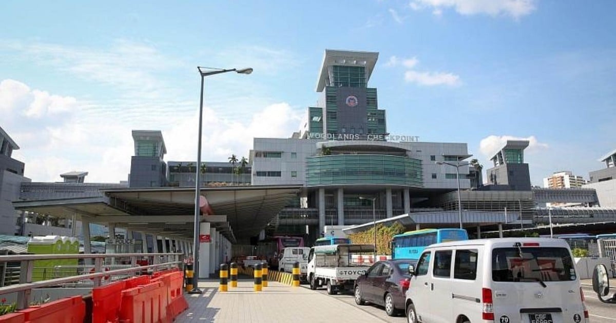 Woman caught in bus lane at Woodlands Checkpoint tries to offer $65 bribe to auxiliary cop