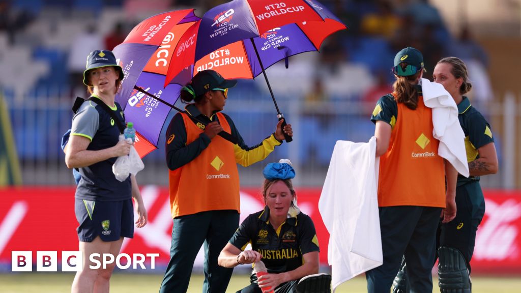 Women's T20 World Cup: Australia's Beth Mooney shows England the way