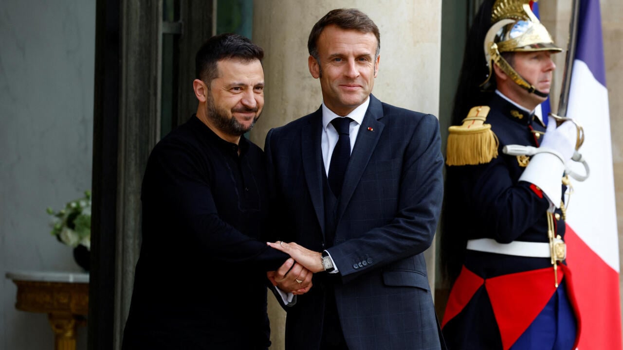 Zelensky holds talks with Macron in Paris