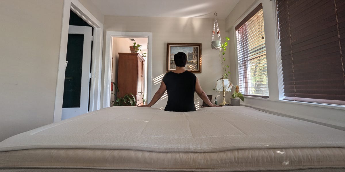 Awara Premier Luxury Hybrid Mattress review: An organic plush mattress for stomach sleepers