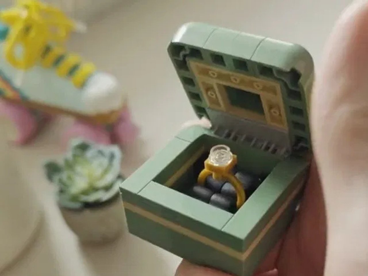 LEGO shows how you can make a DIY engagement ring box from bricks