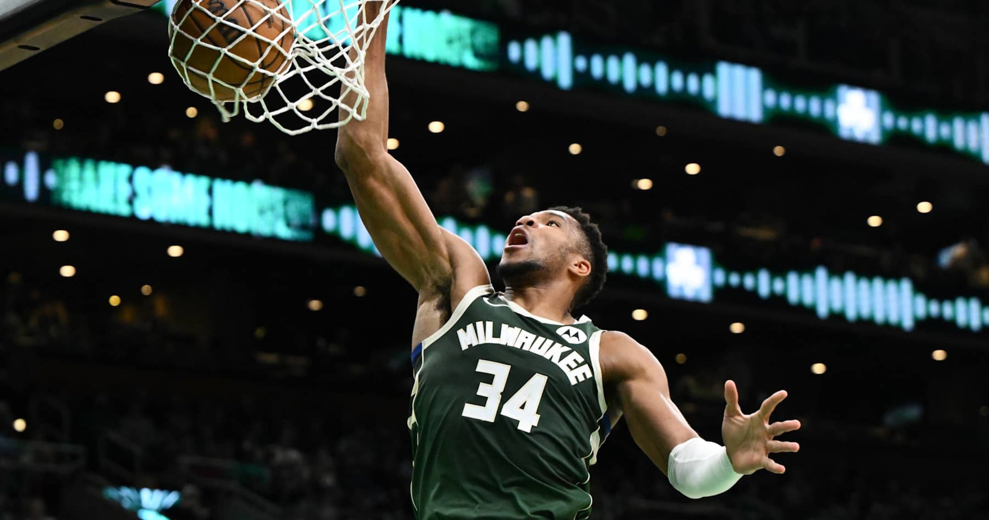 NBA Trade Rumors: Bucks' Giannis Linked to Heat, Nets by Insiders; Teams 'Circling'