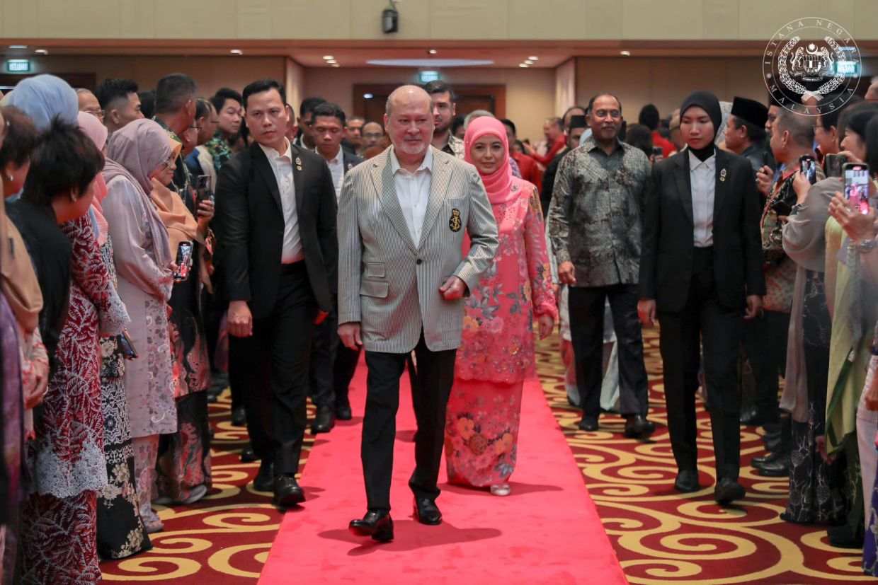 King, Queen meet Malaysians in Brunei