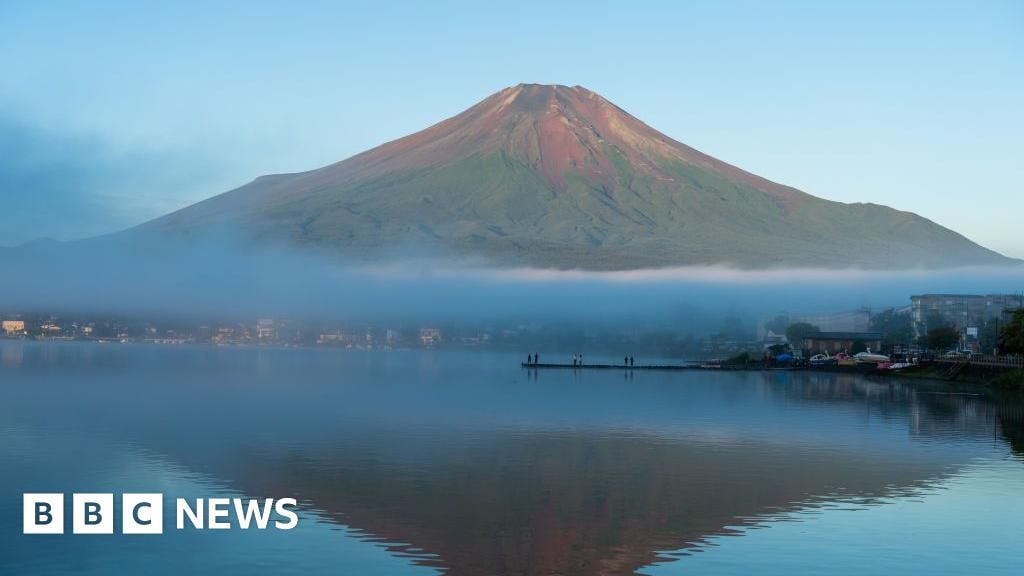 Mount Fuji remains snowless later in year than ever recorded