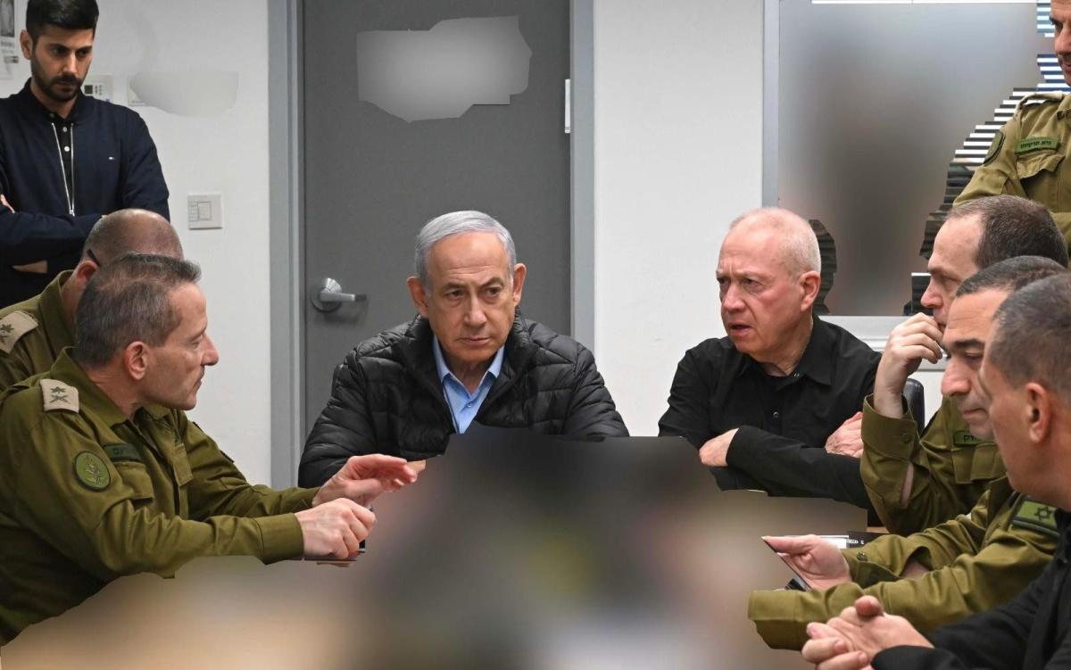 Huddled with his generals deep in the night, Benjamin Netanyahu finally hit the button