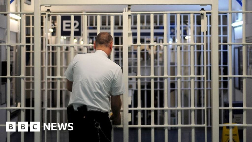 More prisoners to be freed early to ease overcrowding