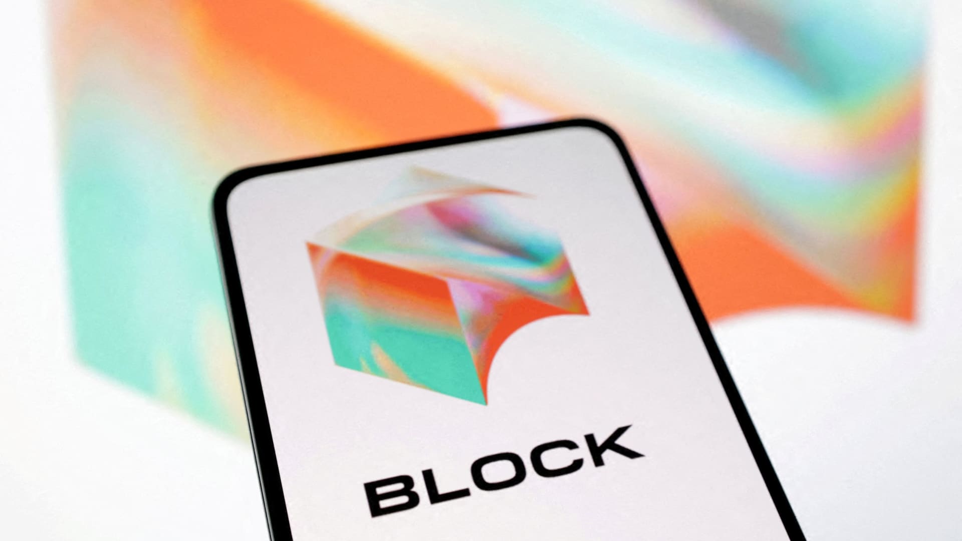 Block reports Q3 revenue up 6% YoY to $5.98B, vs. $6.24B est., gross profit up 19% to $2.25B, Cash App gross profit up 21% to $1.31B; SQ drops 6%+ after hours (MacKenzie Sigalos/CNBC)