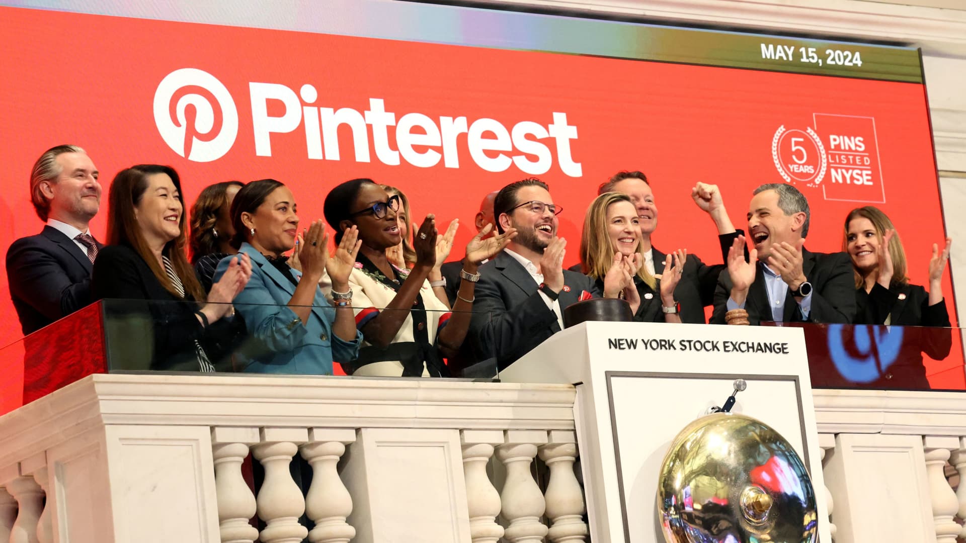 Pinterest reports Q3 revenue up 18% YoY to $898M, vs. $896M est., MAUs up 11% to a record 537M, but forecasts Q4 revenue below est.; PINS drops 13%+ after hours (Jonathan Vanian/CNBC)