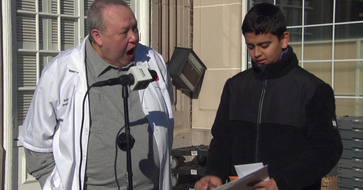 11-year-old stuns pharmacist at shuttering Weston Walgreens with gift