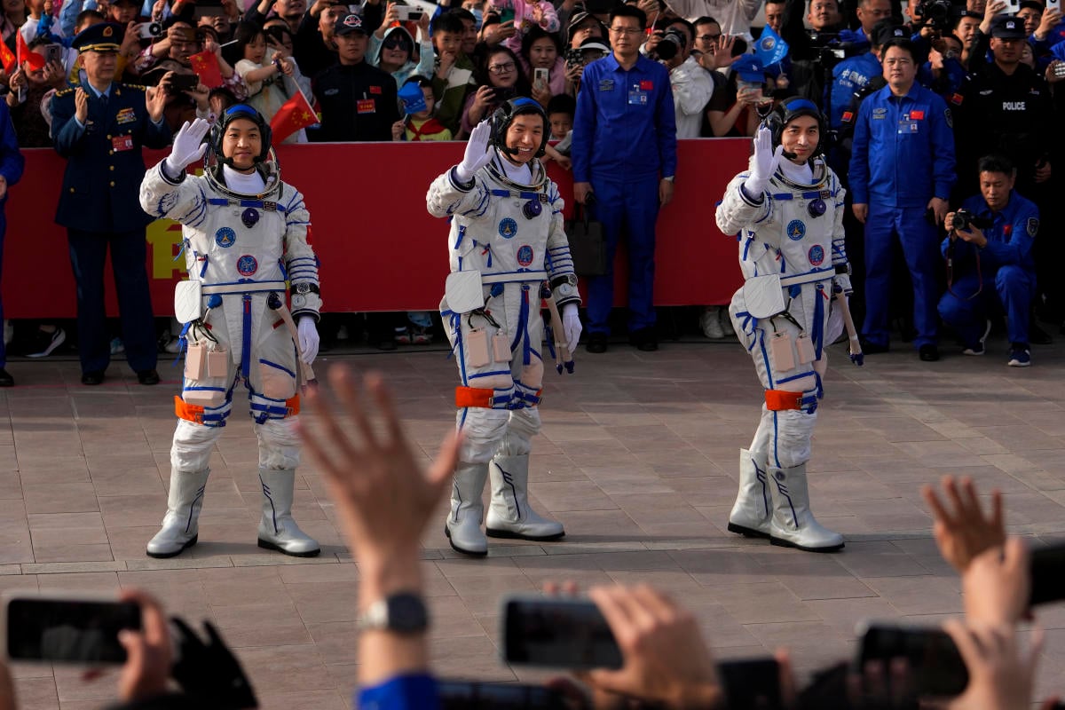 China space station crew returns to Earth after 6 months in space