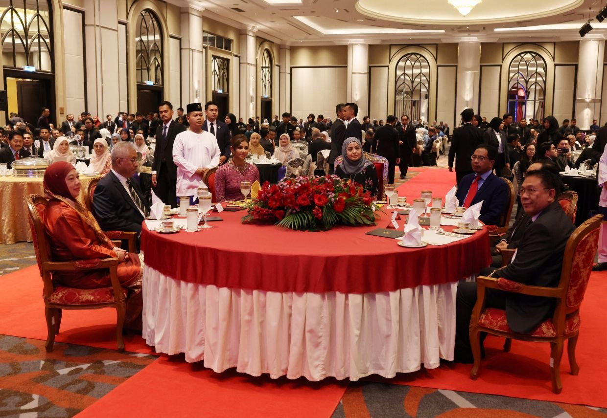 Queen graces UTM Royal Gala Dinner 2024