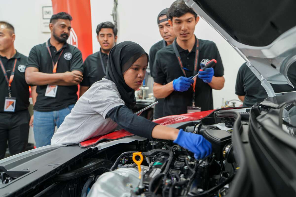 SAIC Malaysia welcomes 39 MG certified technicians