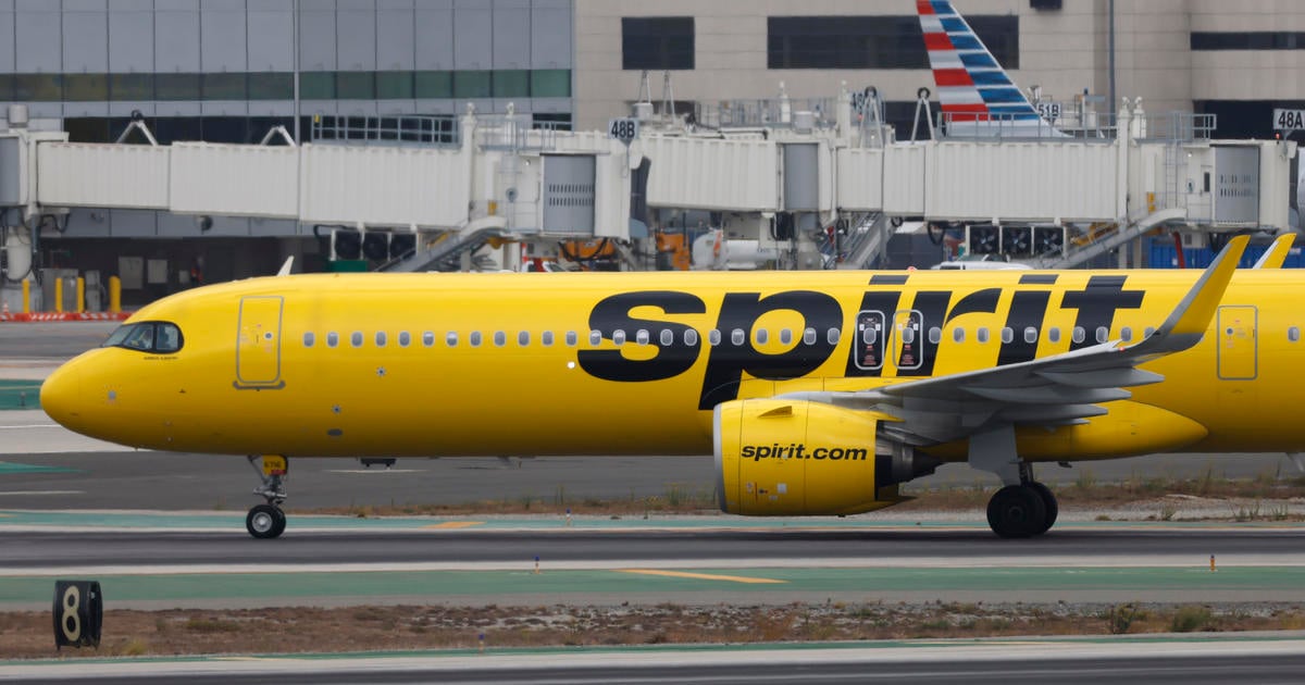 Spirit Airlines mulls bankruptcy, sending its stock price into nosedive