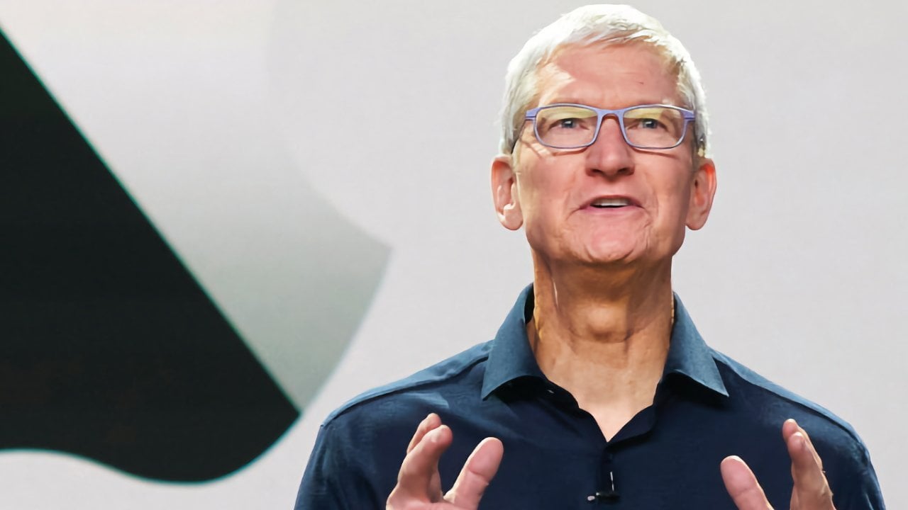 Chinese industry tsar urges Tim Cook to continue investing