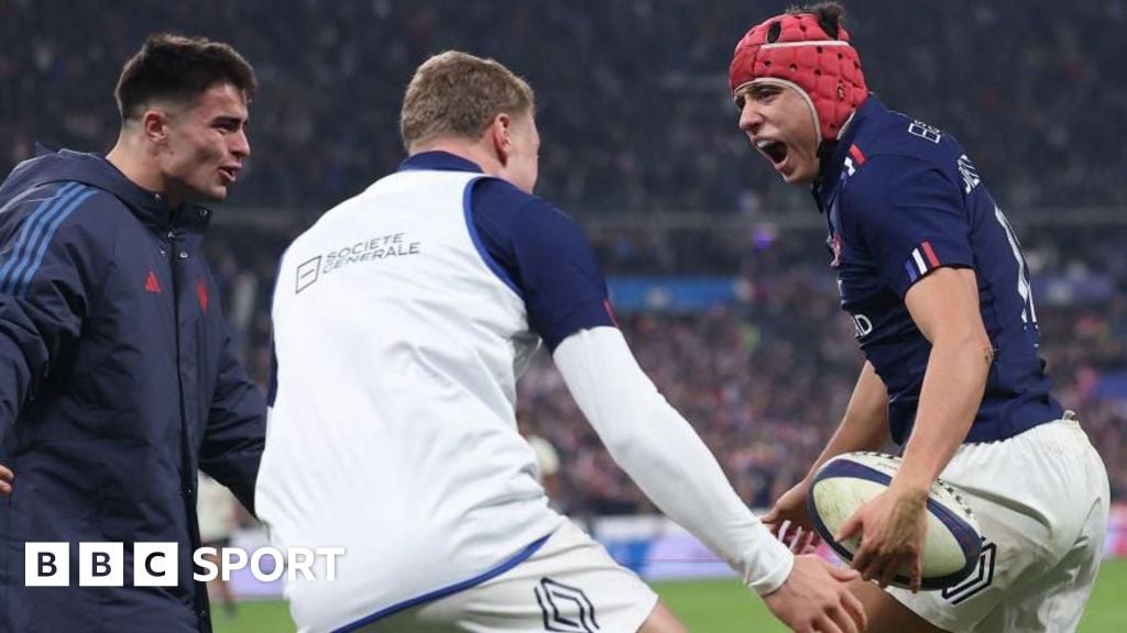 France inflict first autumn defeat on New Zealand