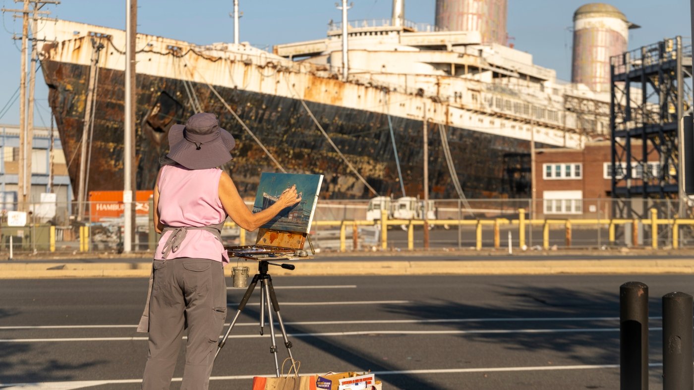 SS United States, record-setting ocean liner, makes its final voyage