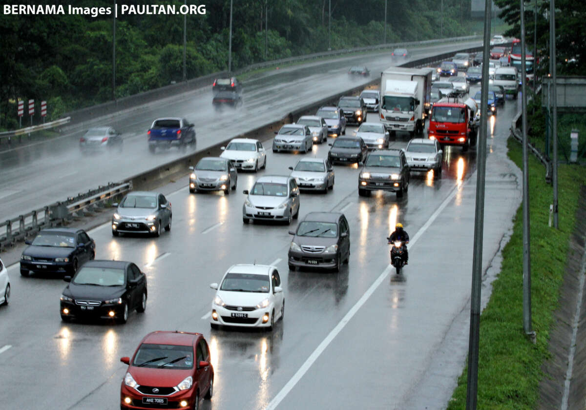 Hydroplaning, or how to drive in the rain in Malaysia