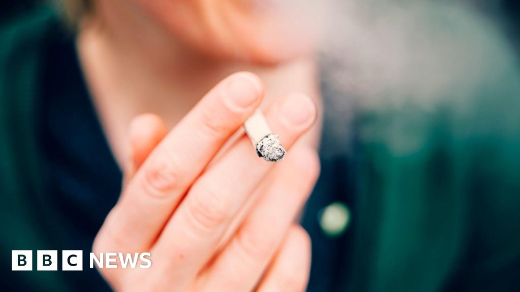 MPs back plans for phased smoking ban