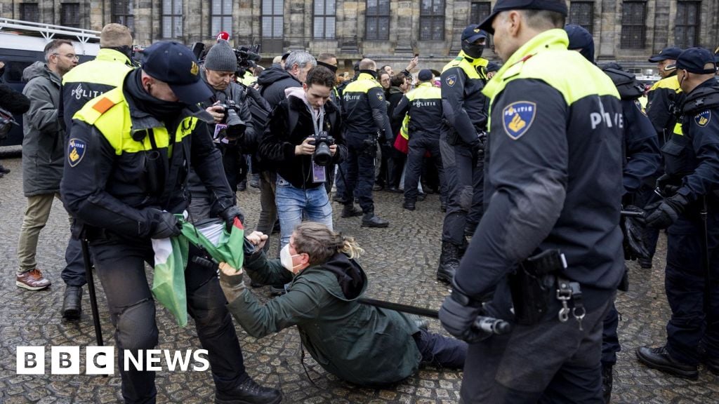 Amsterdam: Dozens detained after protesters defy mayor's ban