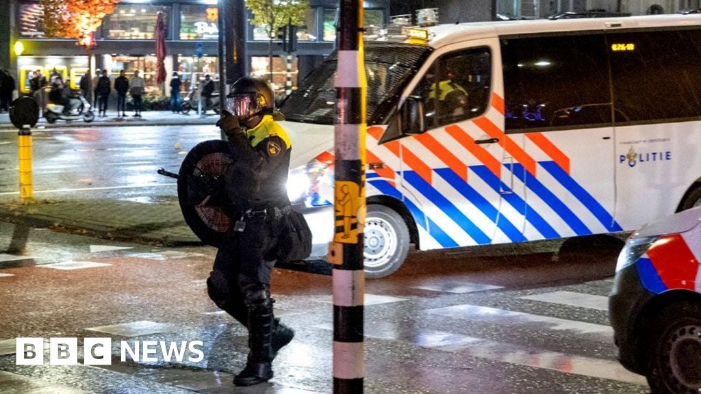 Amsterdam: New arrests over violence after Ajax-Maccabi football match