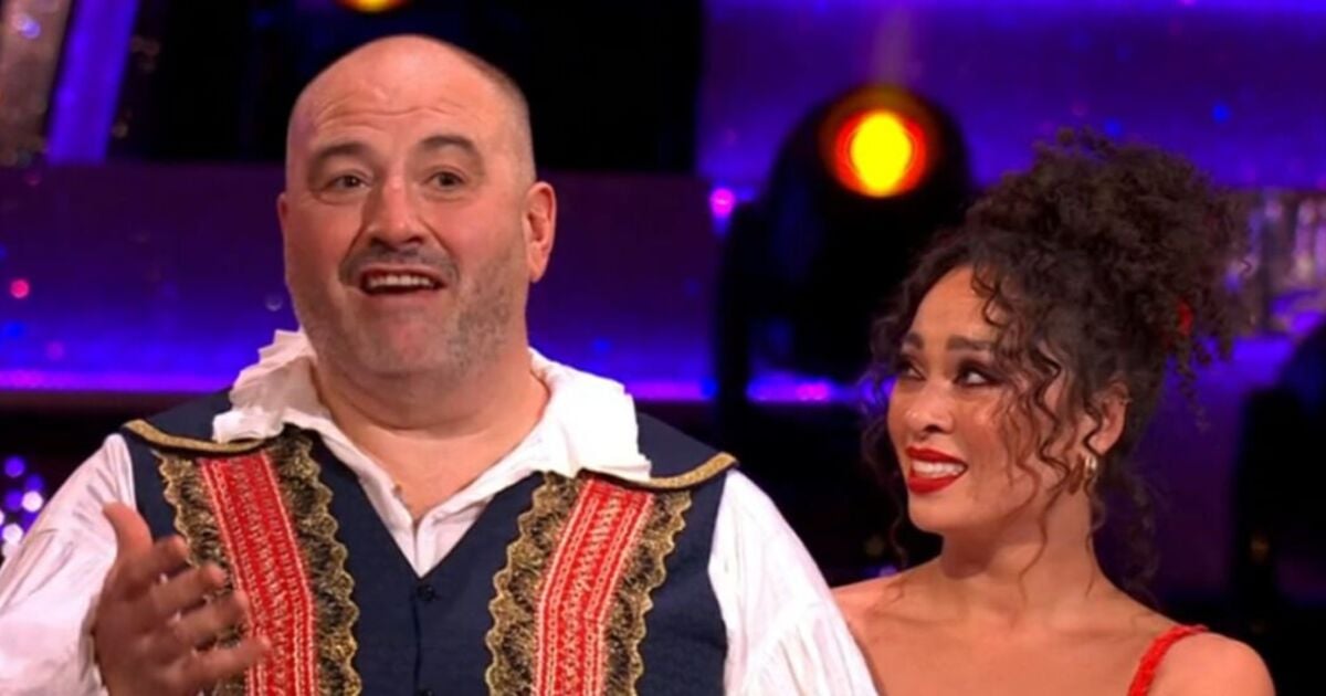 BBC Strictly viewers react as Katya Jones hit in the face during final with Wynne Evans