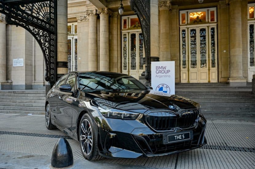 BMW 550e xDrive Poses In Front Of Opera House