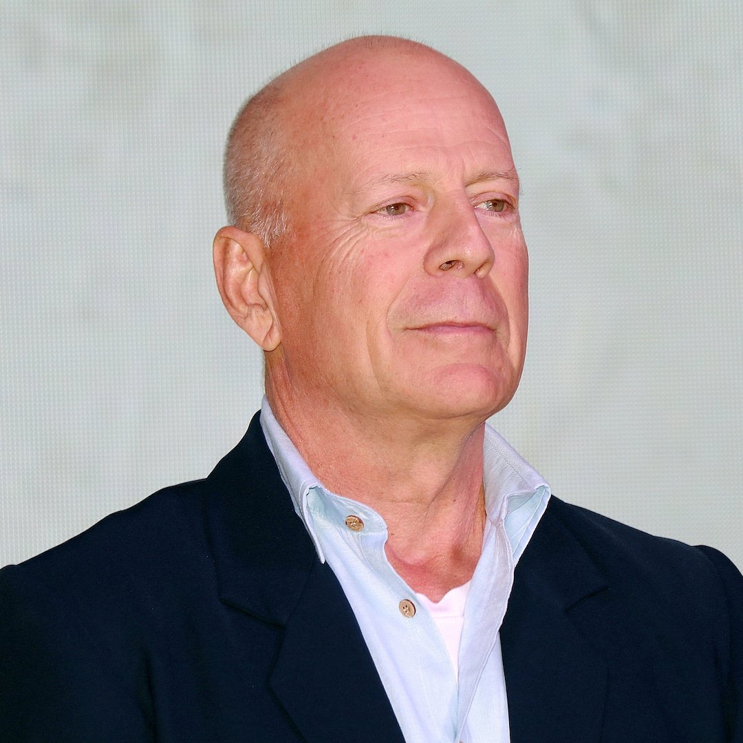  Bruce Willis' Daughters Celebrate "Best Dad Ever" in Thanksgiving Post 