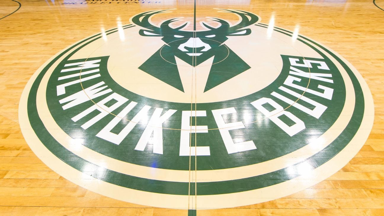 Bucks shake up starting lineup, bench Trent Jr.