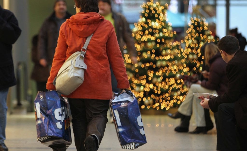 6 Tips for Holiday Shopping on a Budget