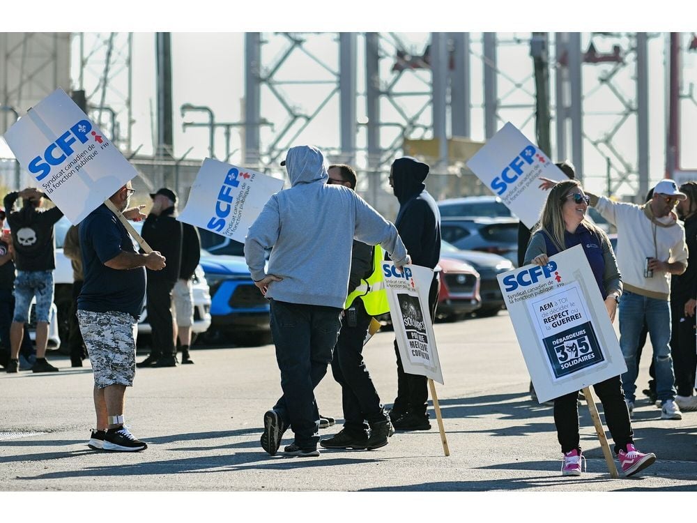 Canada Port Lockouts Back Trudeau Government Into a Corner Again