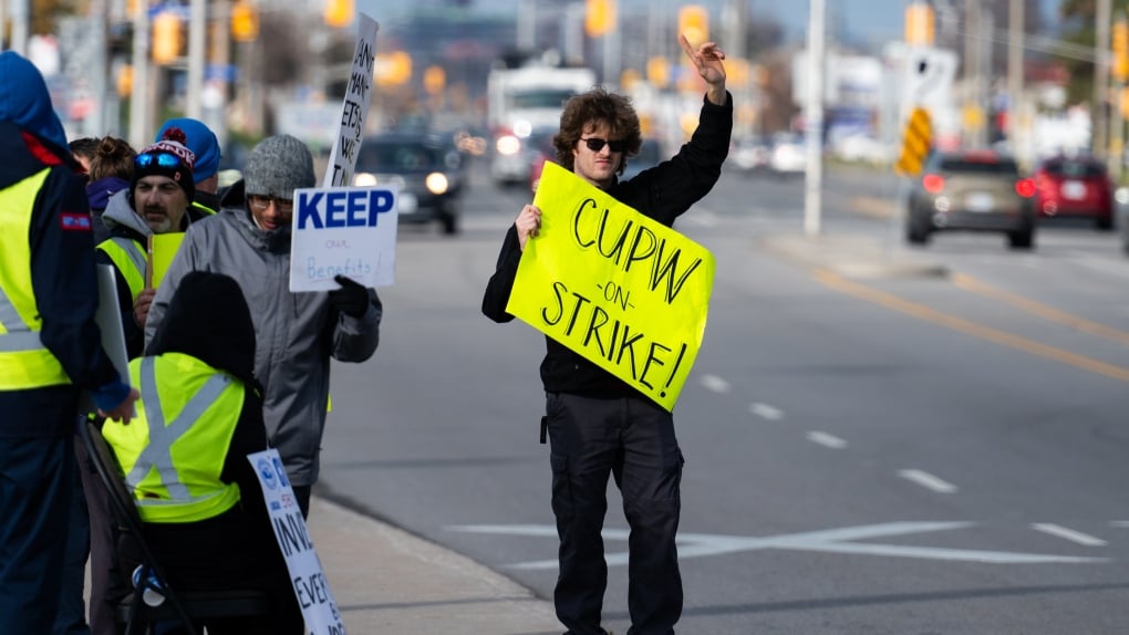 Canada Post strike keeping woman stuck in Ottawa as she waits for U.S. visa