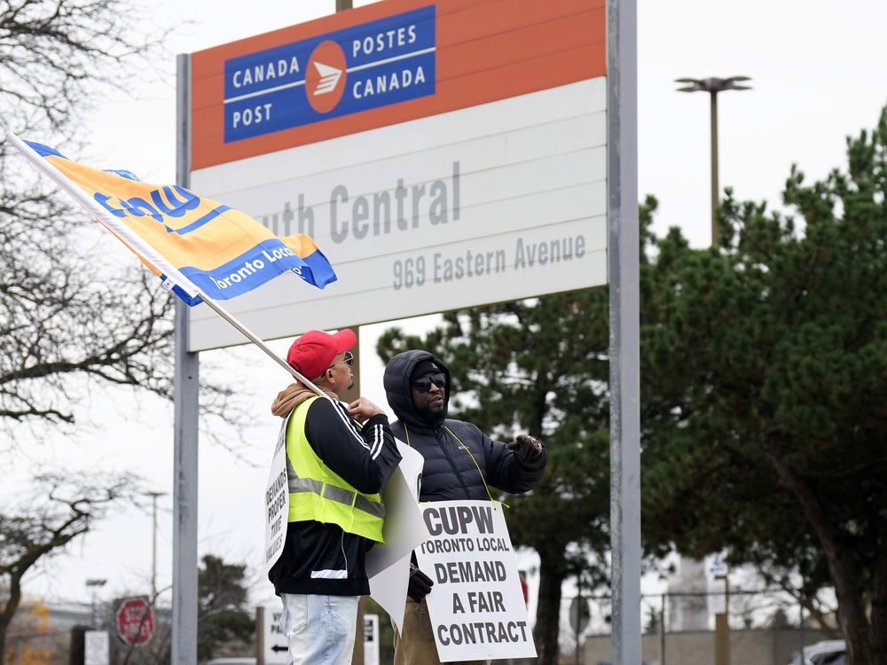 Canada Post strike spells trouble for small businesses headed into holiday season