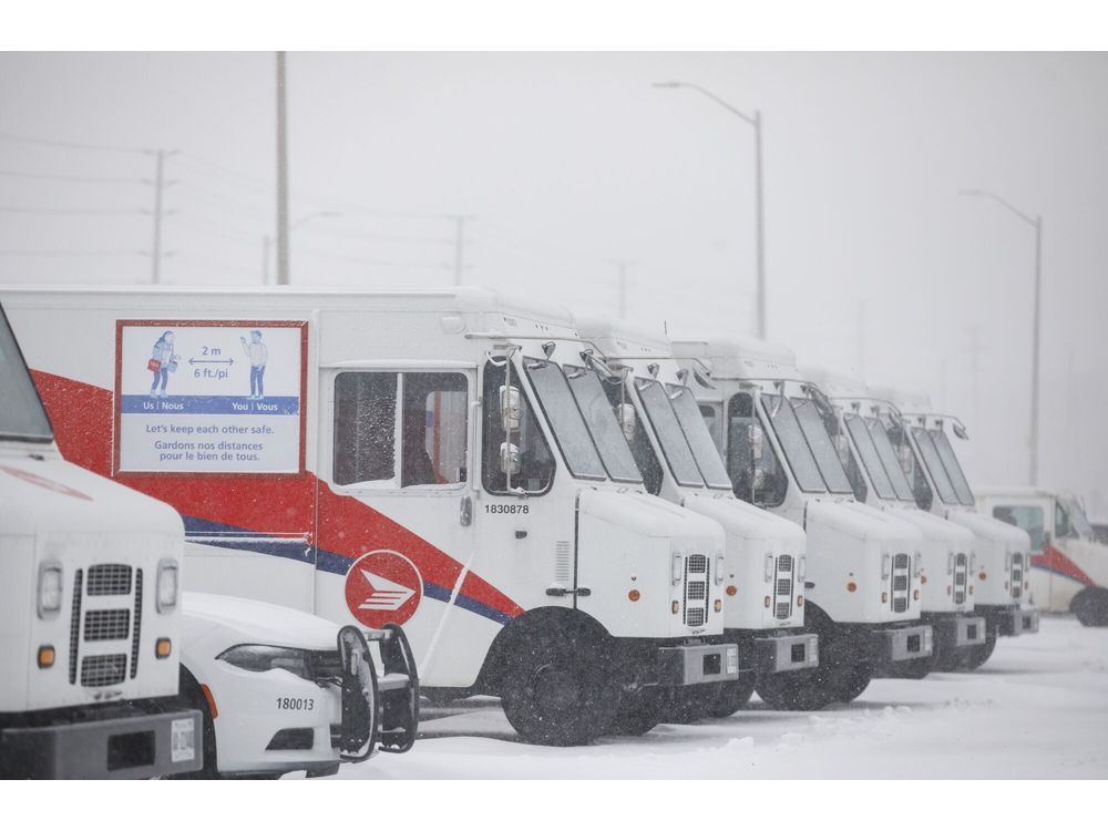 Canada Post Workers Gear Up for Strike Ahead of Shopping Season