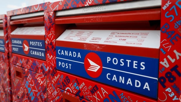 Canada Post workers give 72-hour notice to strike as company warns of financial impact