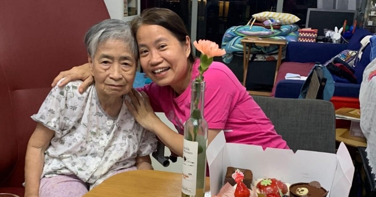 'Caregiving can feel very lonely': Woman caring for mum with dementia finds support in community