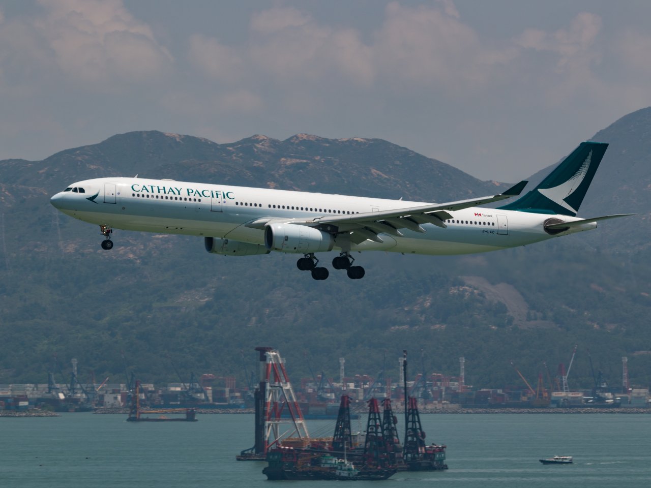 Cathay Pacific staff to get 3.8 percent pay rises