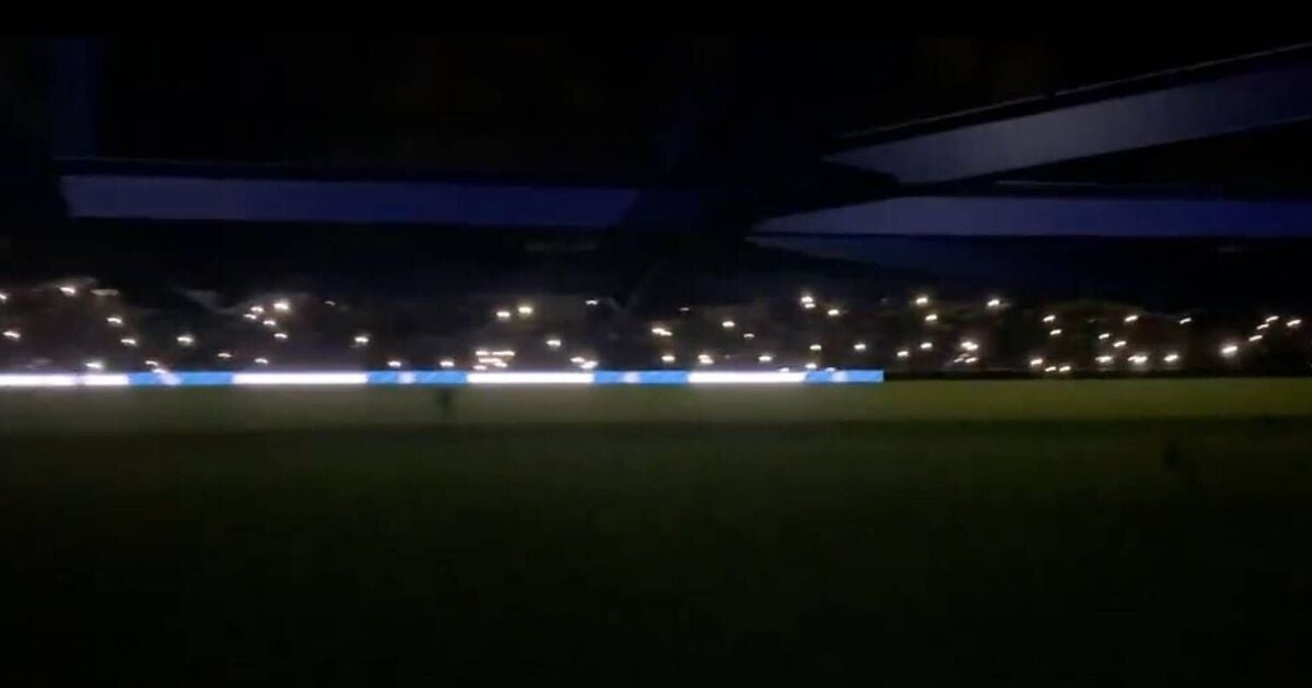 Championship match delayed as power cut leaves thousands of fans in darkness