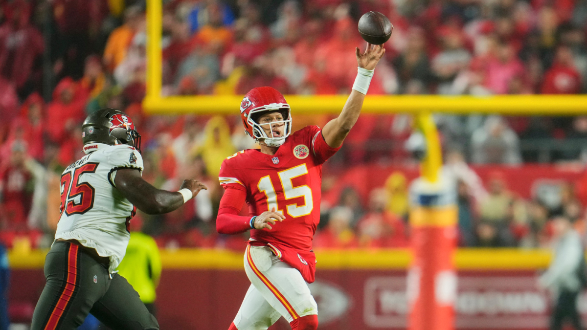  Chiefs remain perfect; CFP rankings predictions; NFL trade deadline preview 