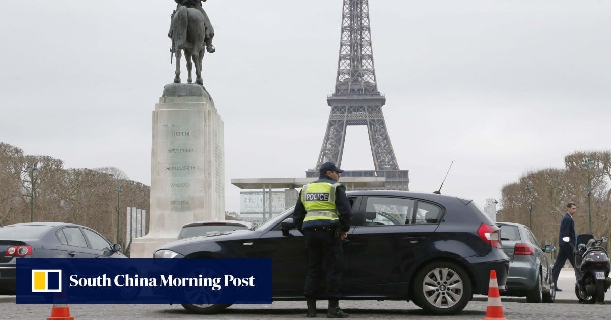 Congested Paris bans through-traffic near the Louvre and Eiffel Tower to cut pollution