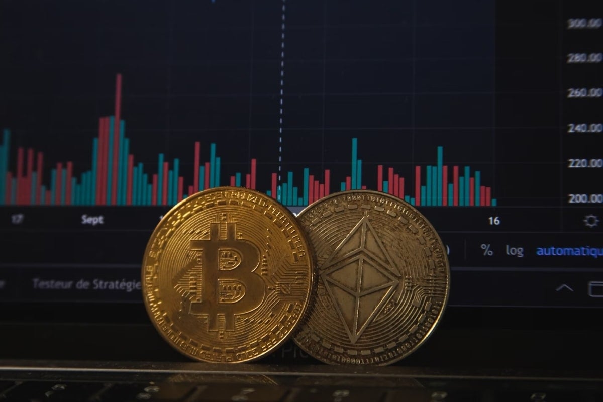 Crypto Price Today: Bitcoin Fluctuates Between $94,000 and $96,000; Altcoins Show Mixed Trends