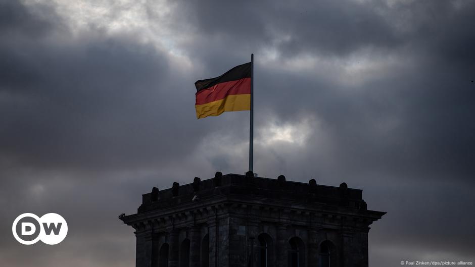 German coalition's demise hits unsettled nation