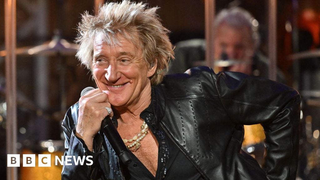 Glastonbury 2025: Rod Stewart to play festival's legends slot