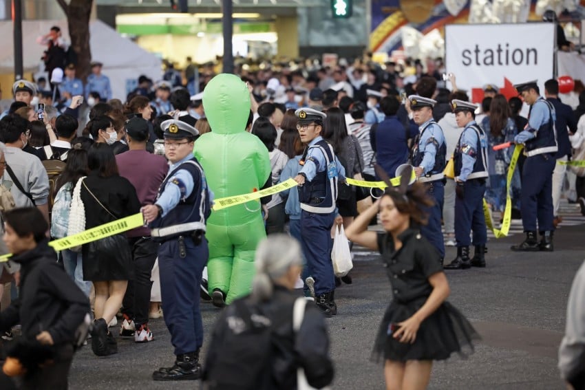 Halloween crowd control tight in Tokyo's Shibuya, Shinjuku districts